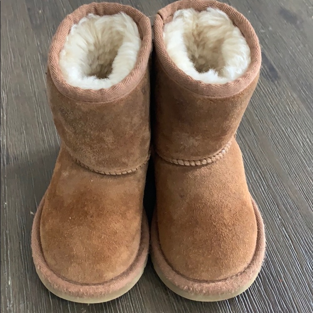 Size 6 Chestnut toddler Uggs